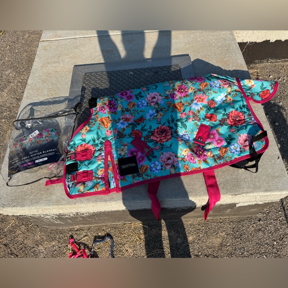Tacktical/Ranch Dressn Mini/Foal
blanket in Bloom